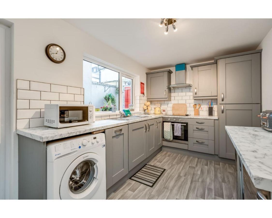 Ravenhill Apartment *