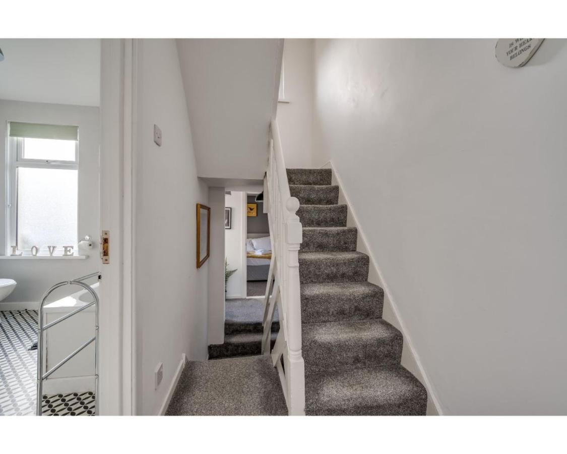 Ravenhill Apartment *